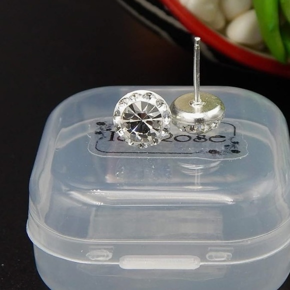 SILVER AND WHITE AUSTRALIAN CRYSTAL HALO STUD EARRINGS NEW IN BOX - Picture 2 of 12